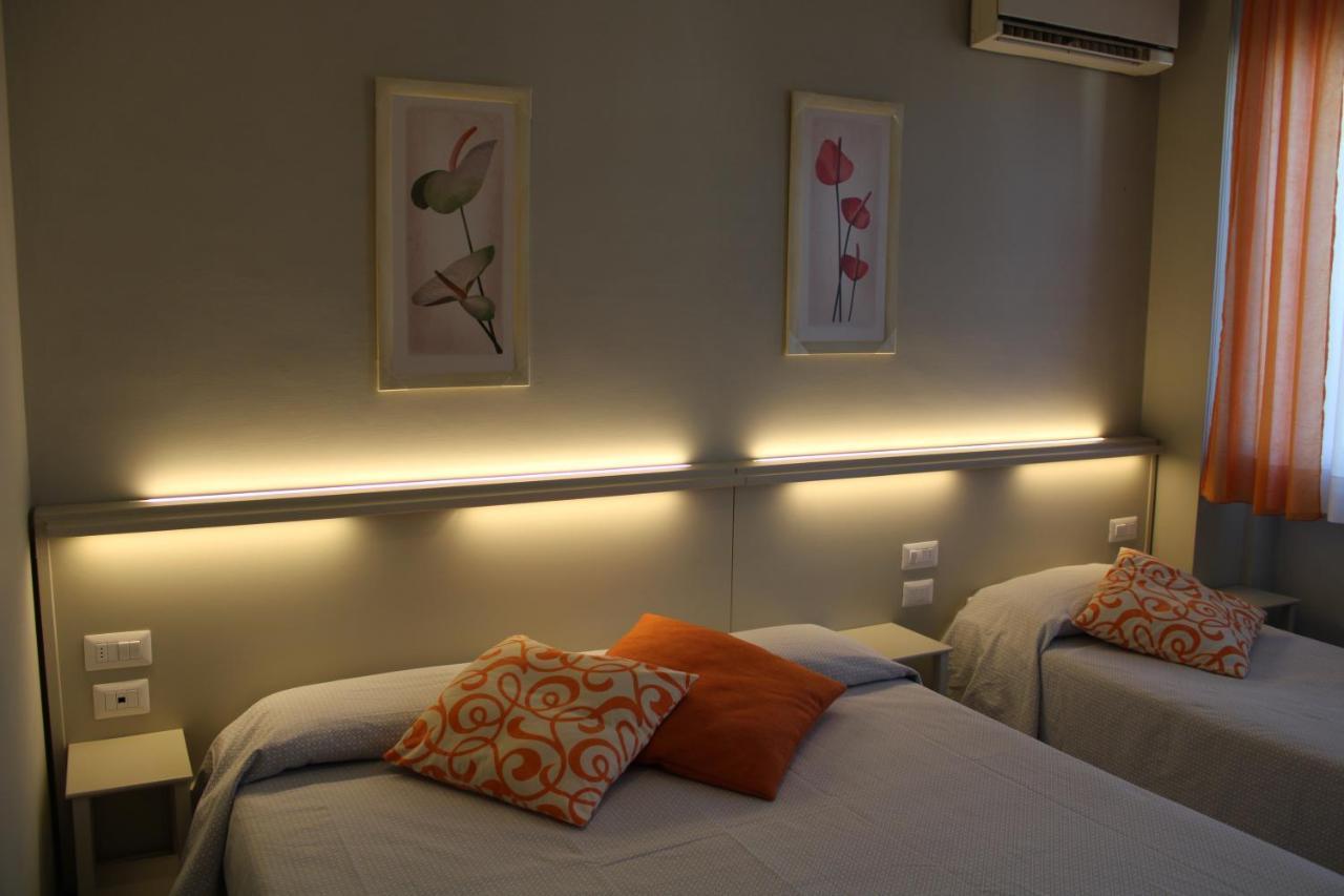 Hotel Delfina シーニャ エクステリア 写真