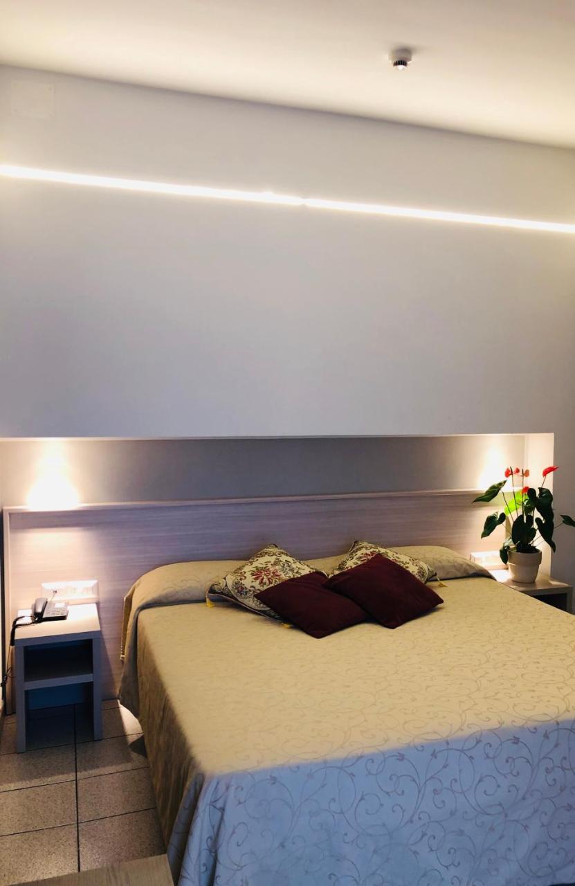 Hotel Delfina シーニャ エクステリア 写真