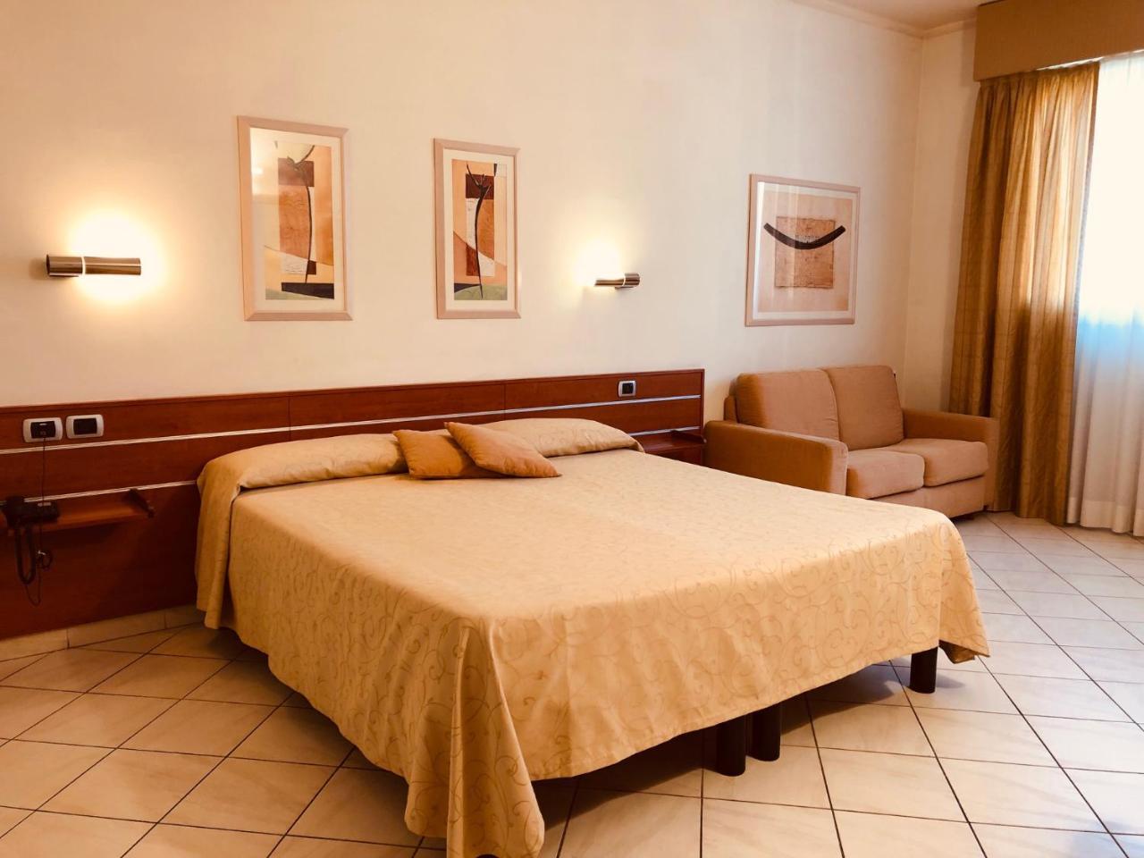 Hotel Delfina シーニャ エクステリア 写真