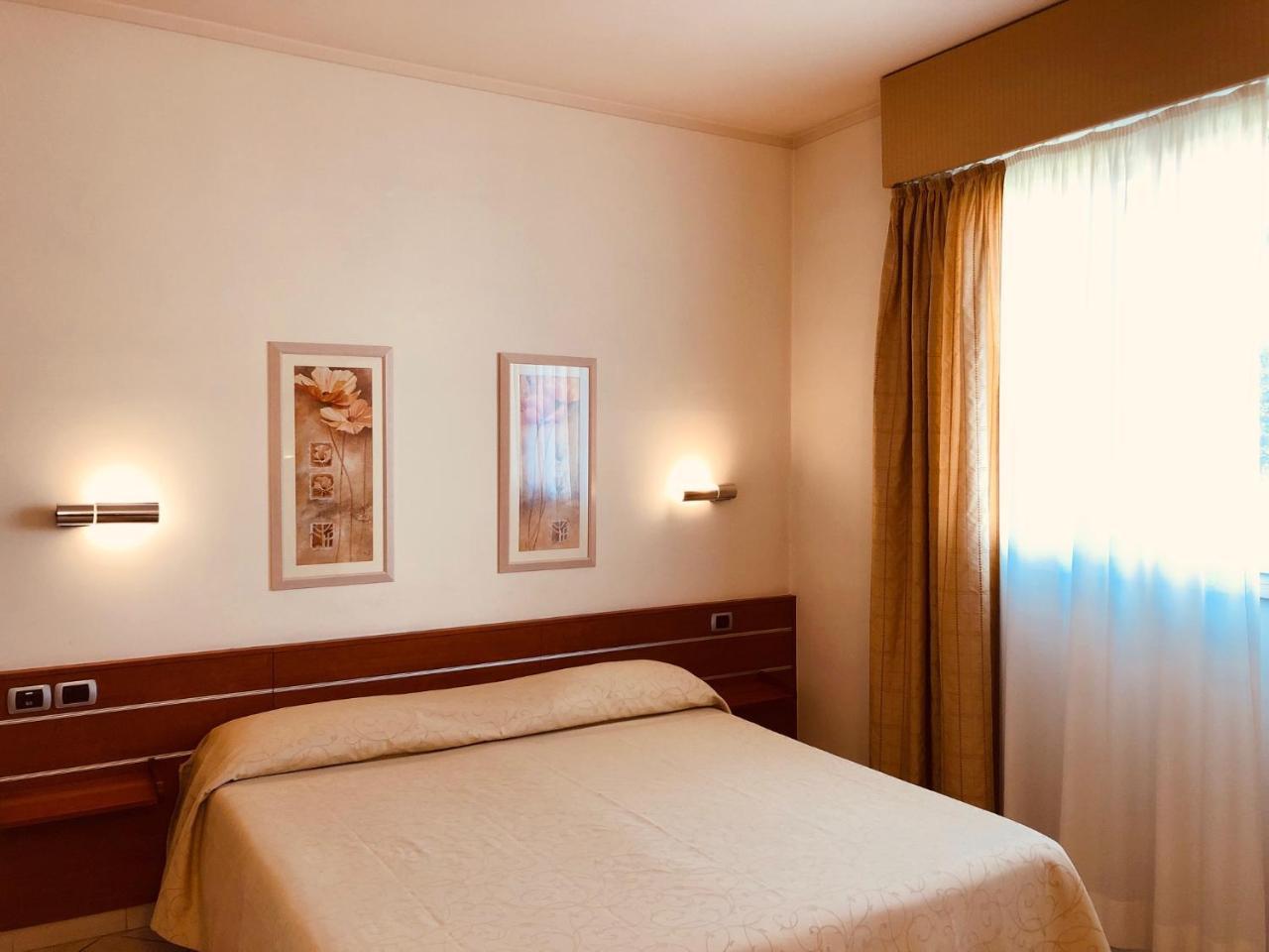 Hotel Delfina シーニャ エクステリア 写真