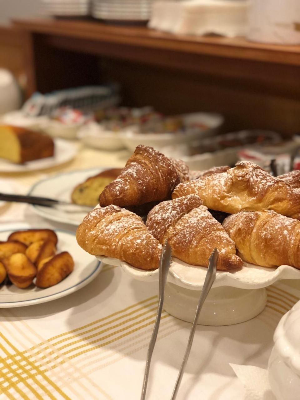Hotel Delfina シーニャ エクステリア 写真